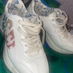 Glittery Gucci pythons ✨